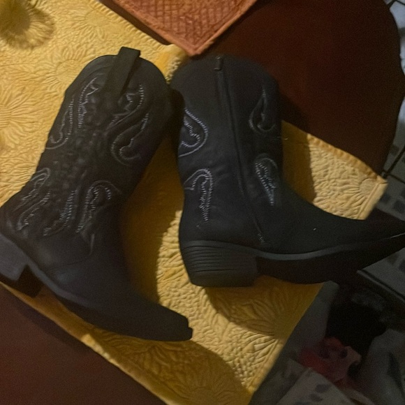 Ladies black mid calf zipper boots - Picture 2 of 7